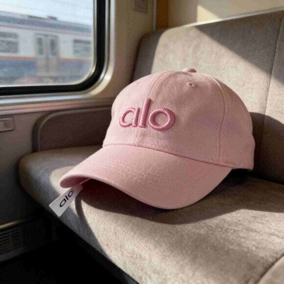 ALO YOGA OFF-DUTY CAP BRAND NEW - Picture 2 of 5